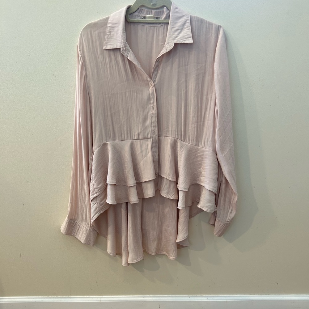 Blouse high low perfect with leggings, never worn size M